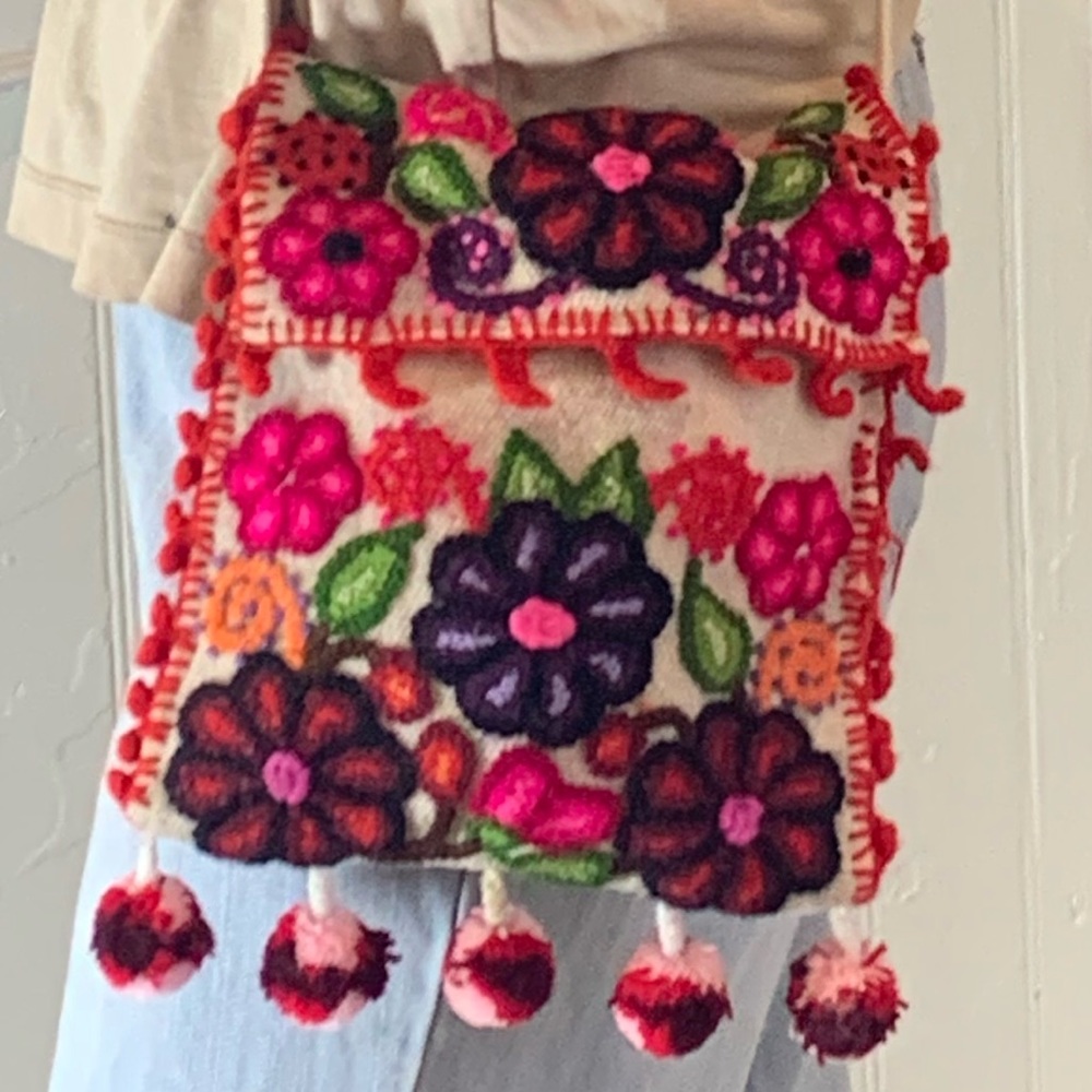 Peruvian Hand Crafted Wool Embroidered Daisy Satchel